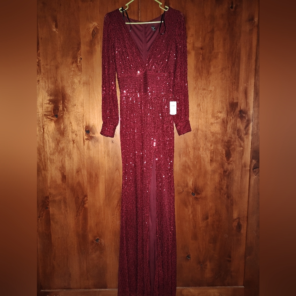 NWT Windsor Burgundy Sequin Gown Size 5